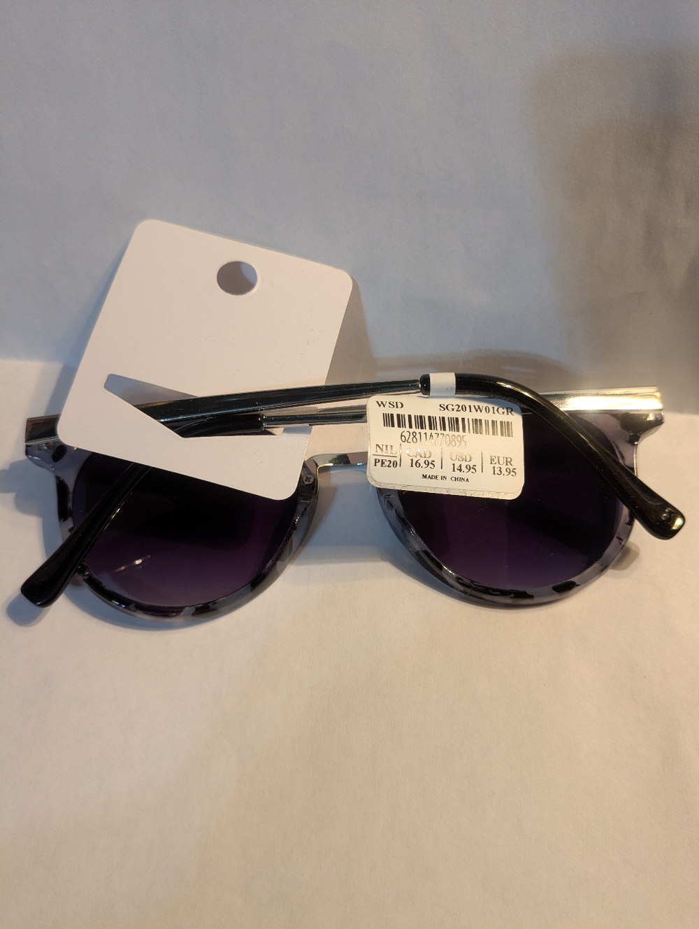 NWT Sunglasses - Picture 2 of 3